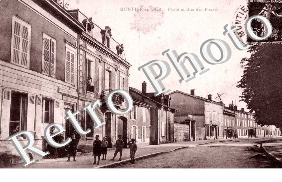 Poste et rue des ponts