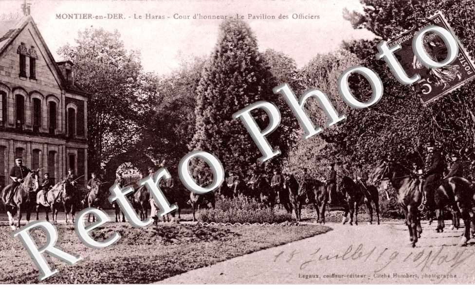 Le haras - cour d'honneur pavillon des officiers