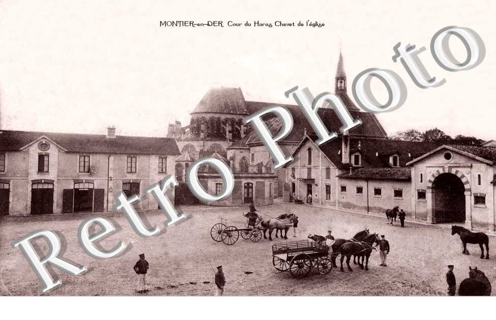 Cour du Haras - Attelages - Chevet de l'Eglise