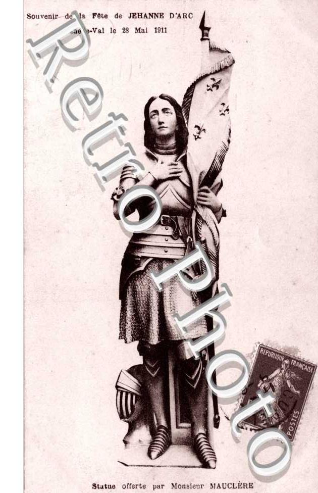 Statue offerte par Monsieur Mauclere - souvenir de la fete Jeanne d&#039;Arc 1911