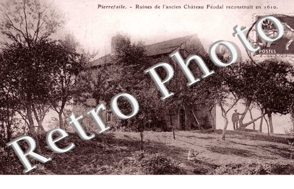 Ruines de l&#039;ancien chateau feodal reconstruit en 1610