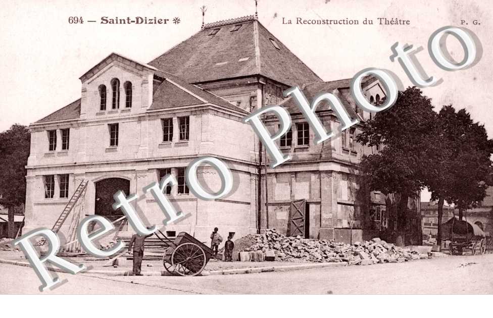 Place d'Armes  le Theatre