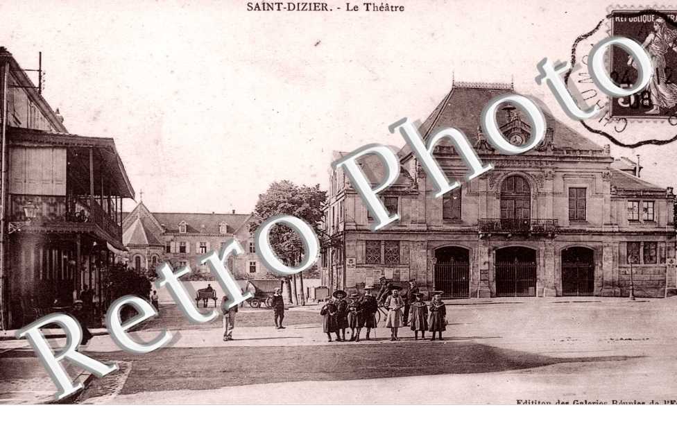 Place d&#039;Armes  le Theatre