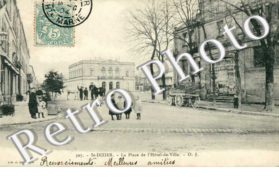 La place de l&#039;hotel-de-ville