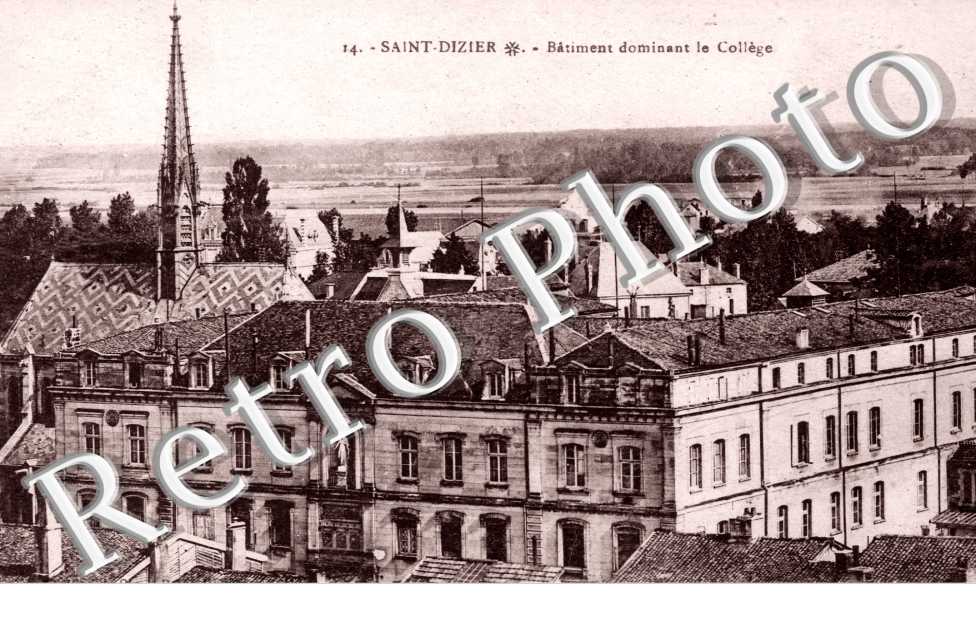 Batiment dominant le College
