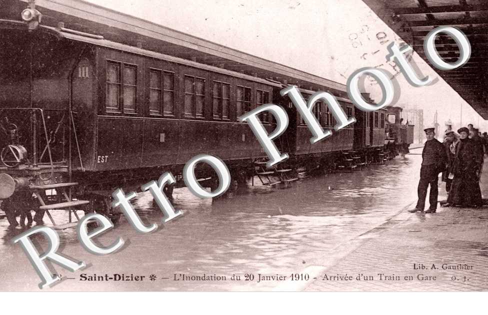 l'Inondation du 20 janvier 1910, Arrivee d'un train en gare