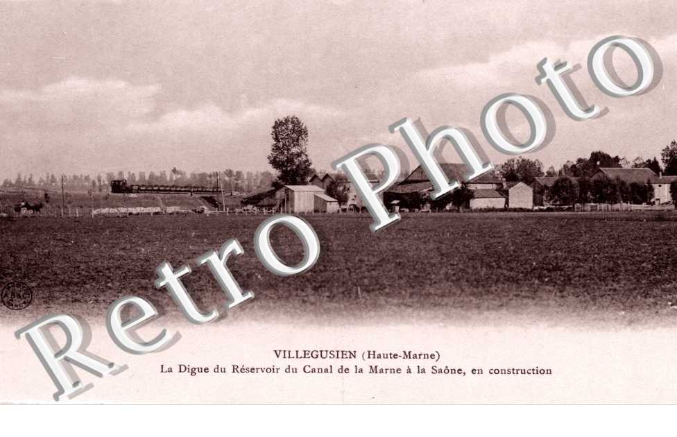 La digue du reservoir du canal de la Marne a la Saone, en construction