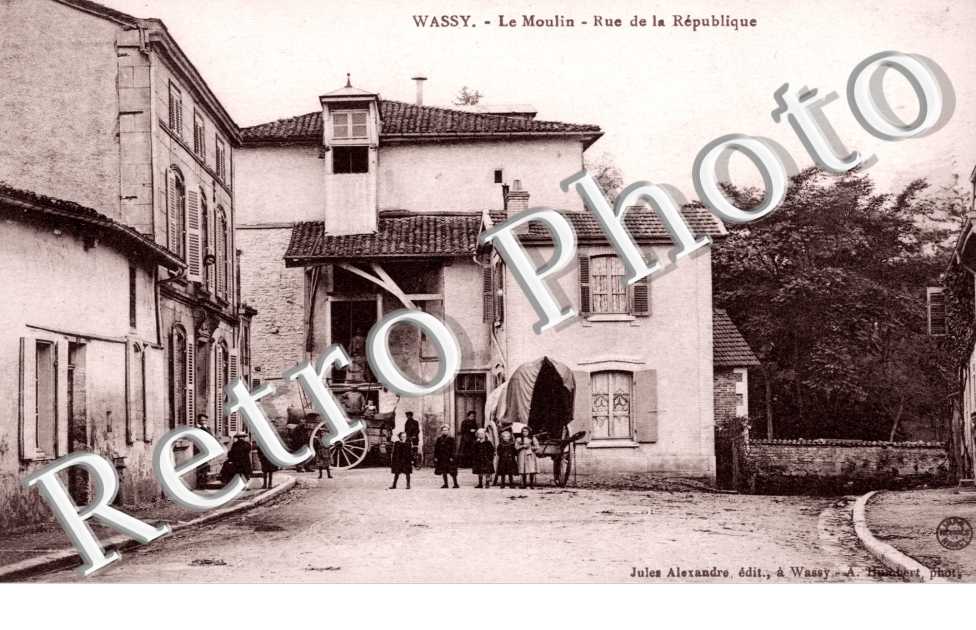 Le Moulin, Rue de la Republique