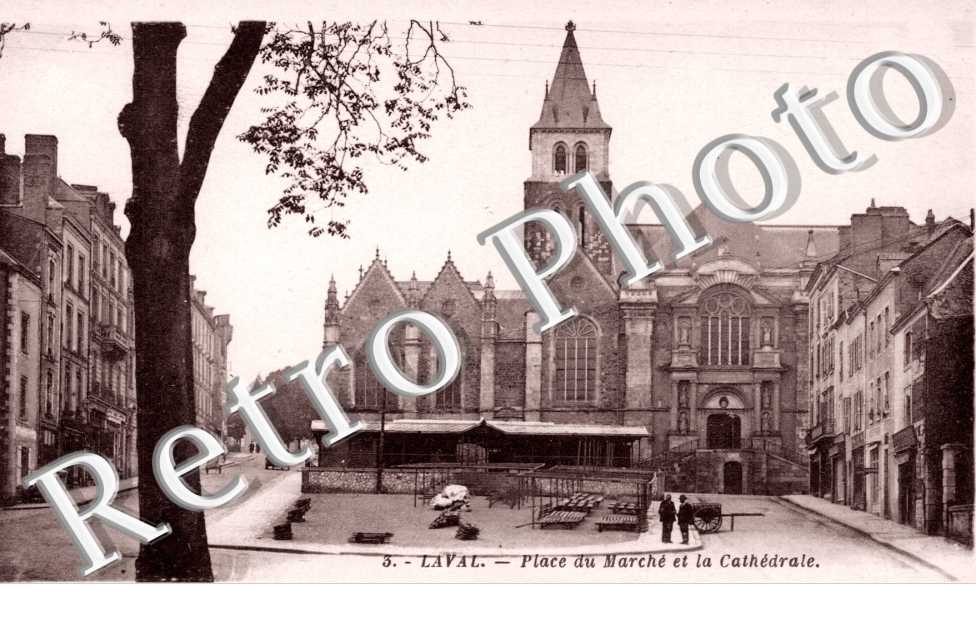 place du marche et la Cathedrale