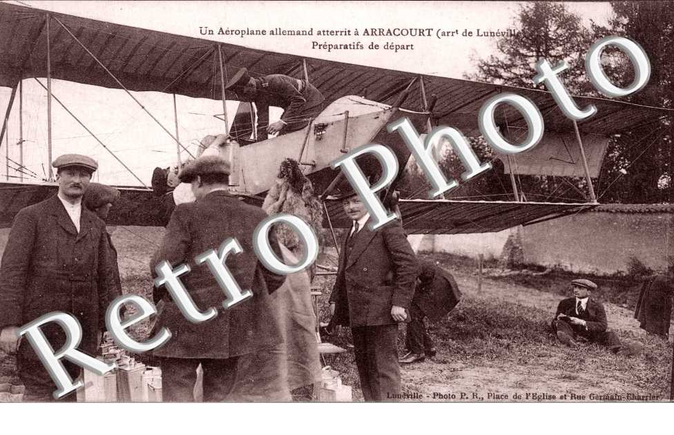 un Biplan militaire allemand - preparatif de depart