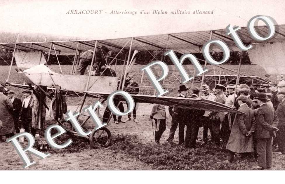 Atterrissage d'un Biplan Militaire Allemand