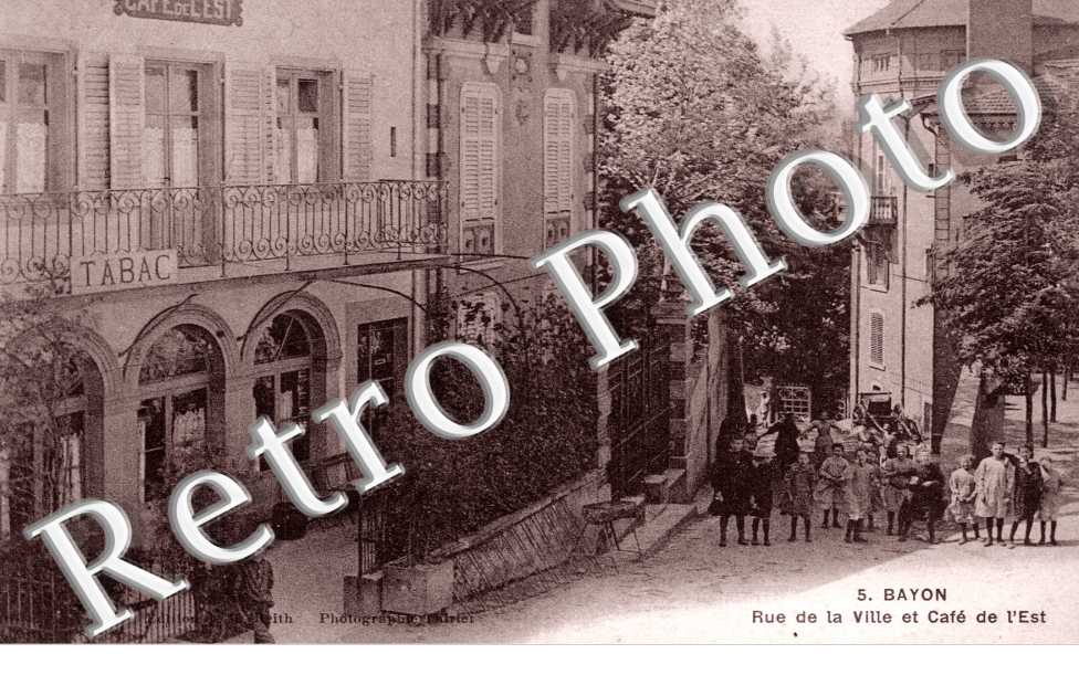 Rue de la Ville et Cafe de l'Est
