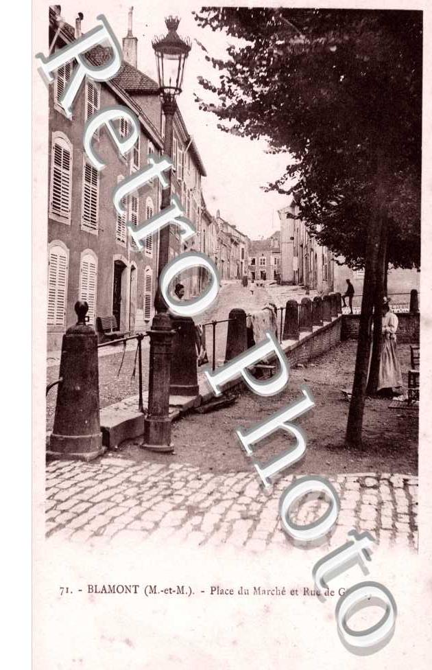 Place du Marche et Rue de Gogney