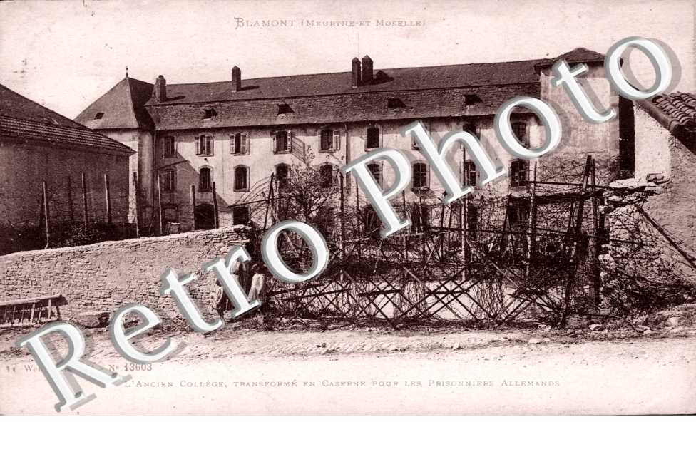 Ancien college, transforme en caserne pour les prisonniers allemands
