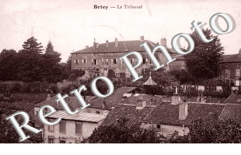 Le tribunal