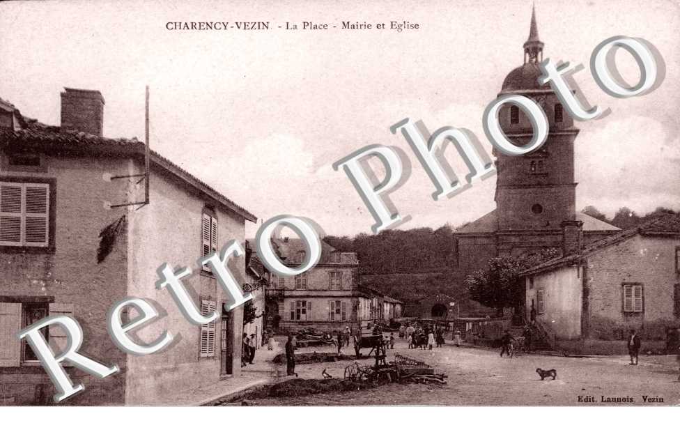 la place, mairie et eglise