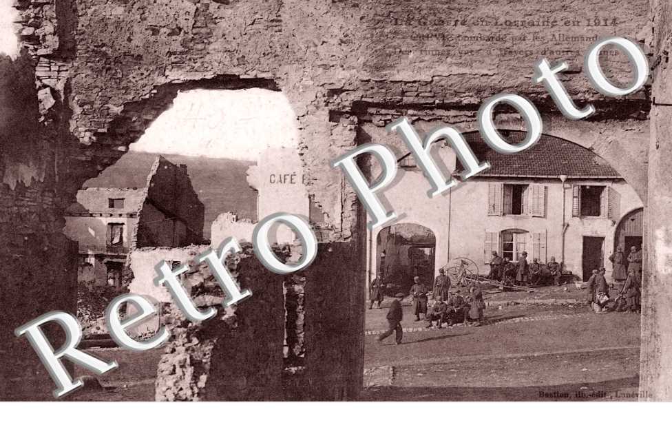 Des ruines apres le bombardement