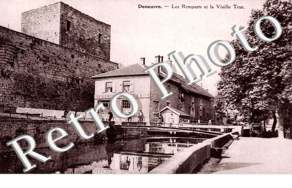 Les remparts et la vieille tour