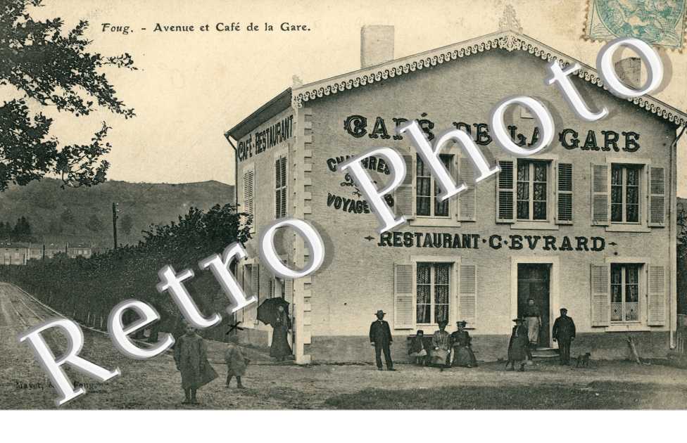 Avenue et Cafe de la Gare