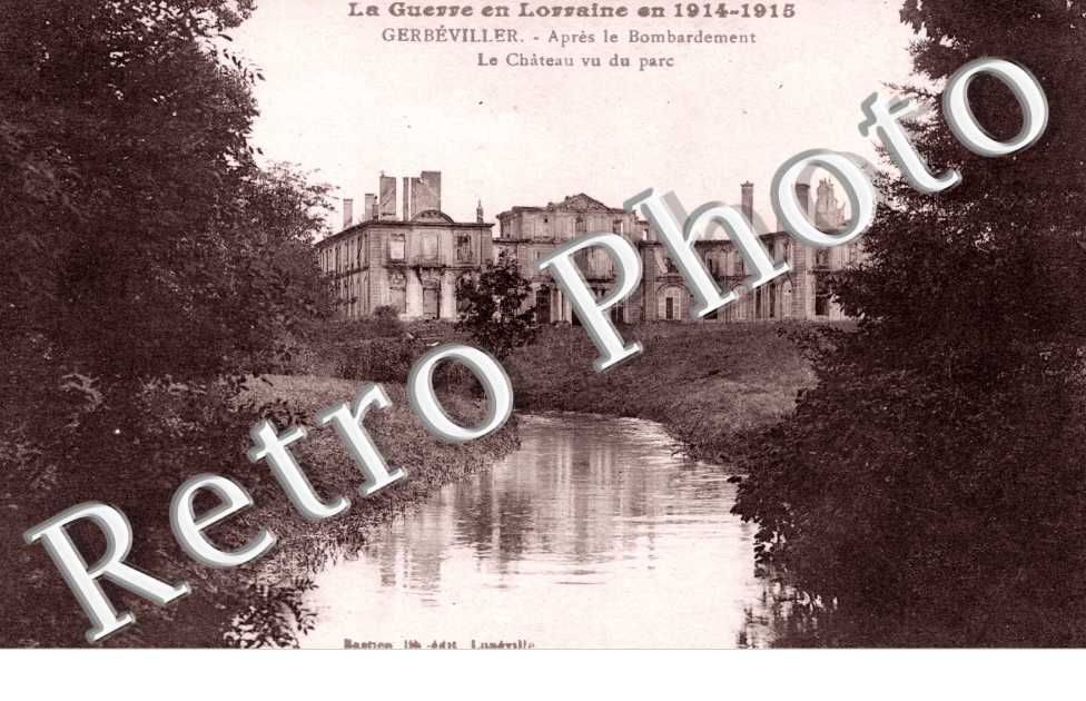 Apres le Bombardement - le Chateau vu du Parc