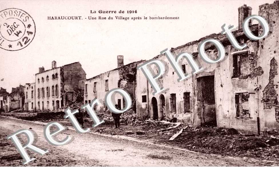 une rue du village apres le bombardement