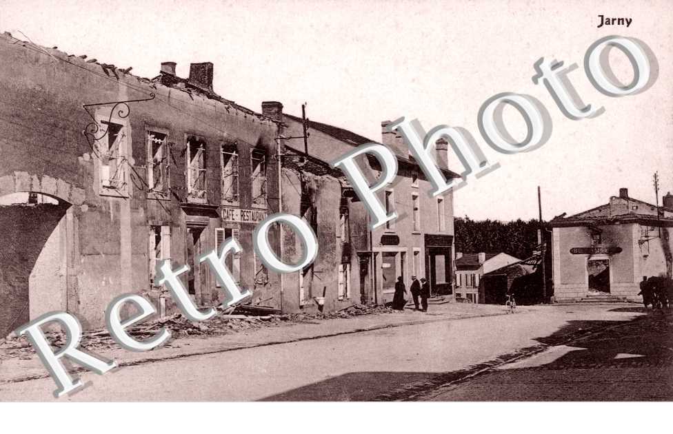  une rue et la cafe - Ruines