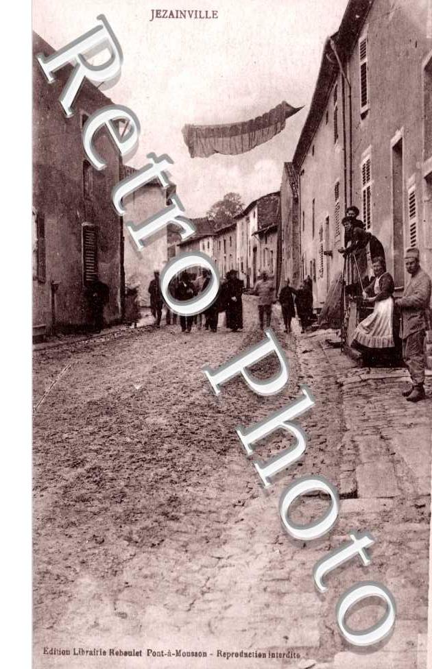 vue interieure d'une rue )