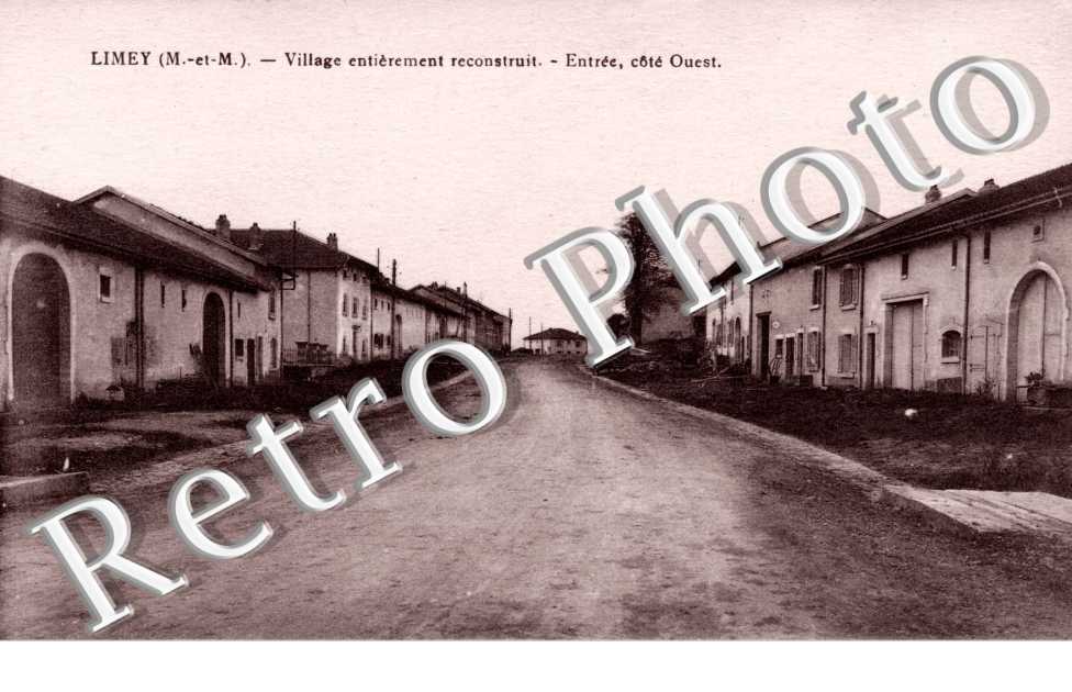 Village entierement reconstruit - Entree cote Ouest