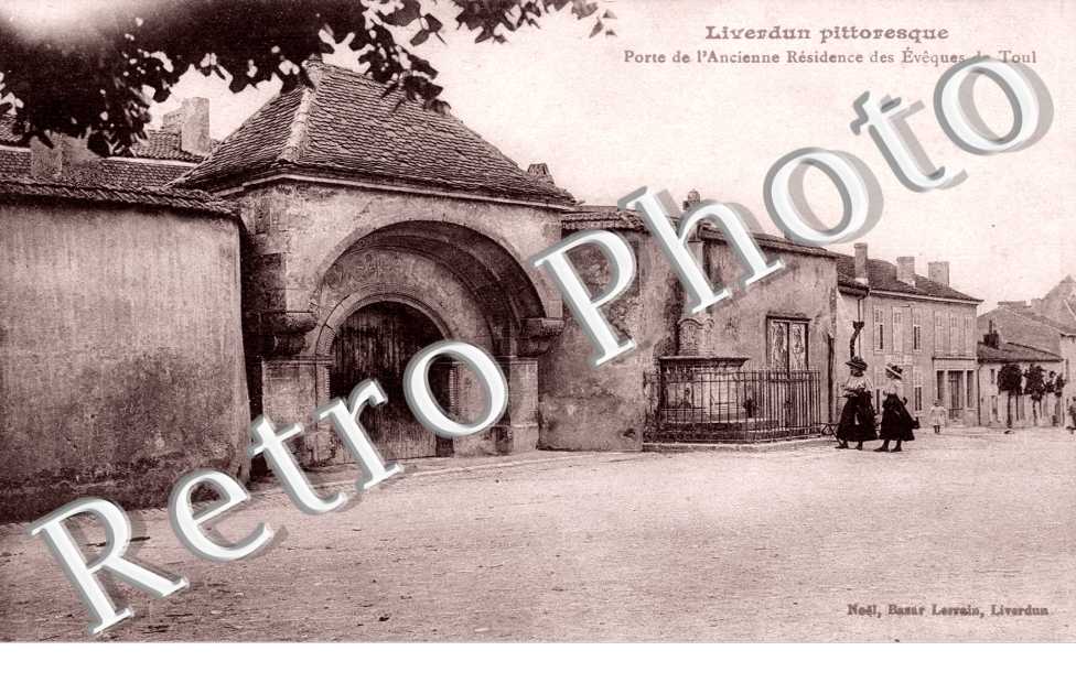 Porte de l&#039;ancienne residence des eveques de Toul