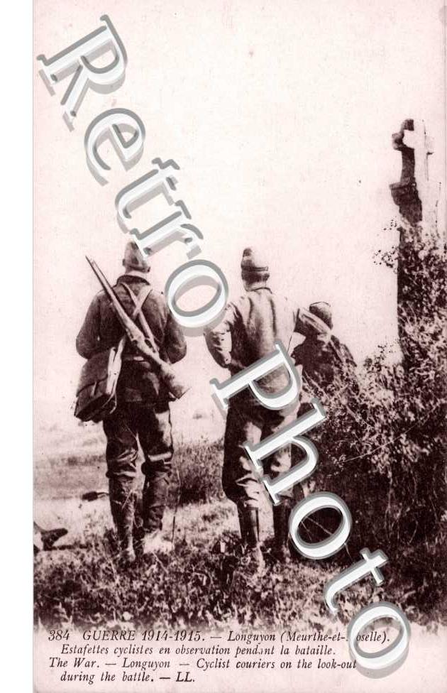 Estafettes cyclistes en observation pendant la bataille
