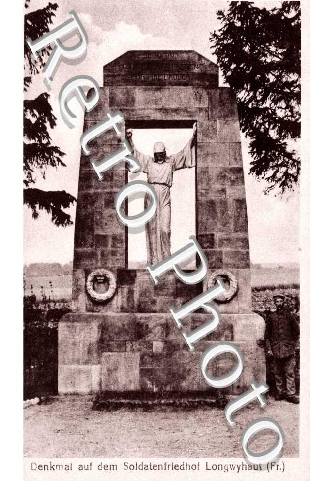 Dekmal auf dem Soldatenfriedhof