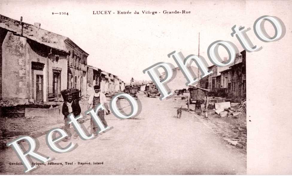 L&#039;entree du village - grande rue