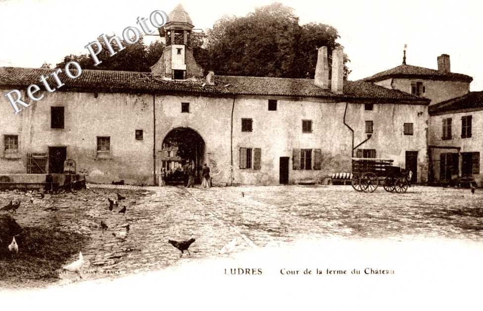 Cour de la ferme du chateau