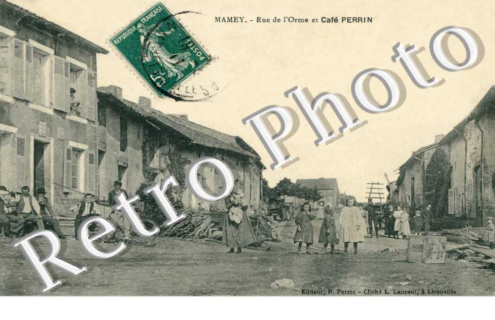 Rue de l'Orme et cafe Perrin