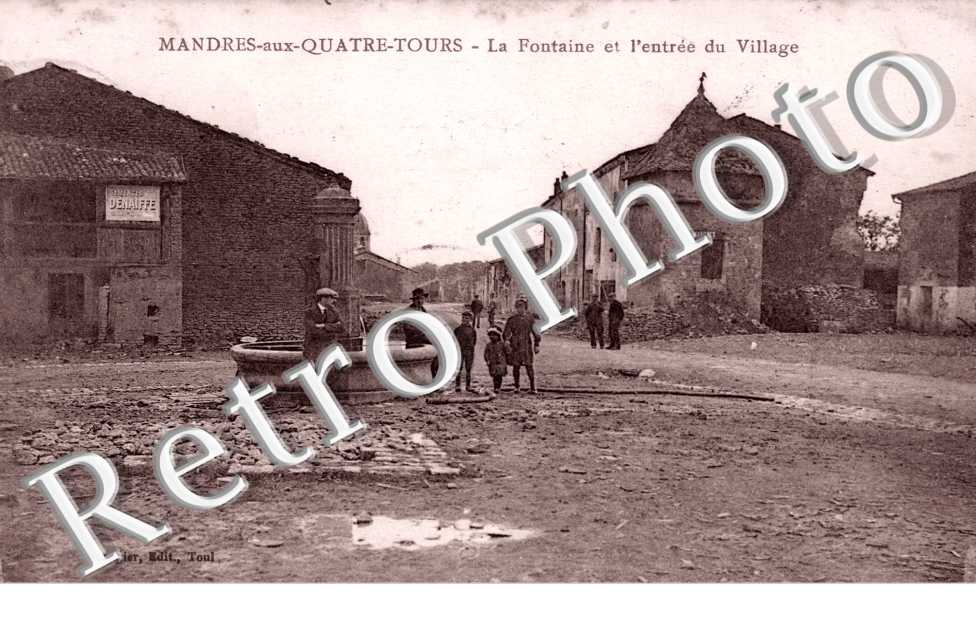la fontaine et l'entree du village