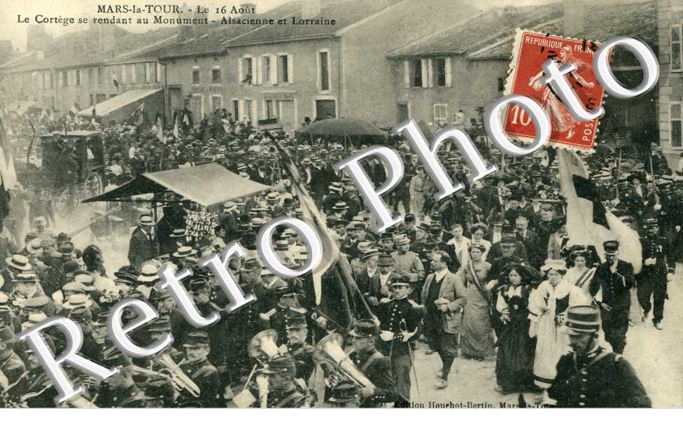 Le 16 aout Le cortege se rendant au monument Alsacienne et Lorraine