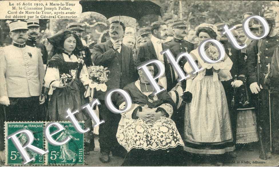 le 16 aout 1910 le chanoine faller decore par le gal couturier