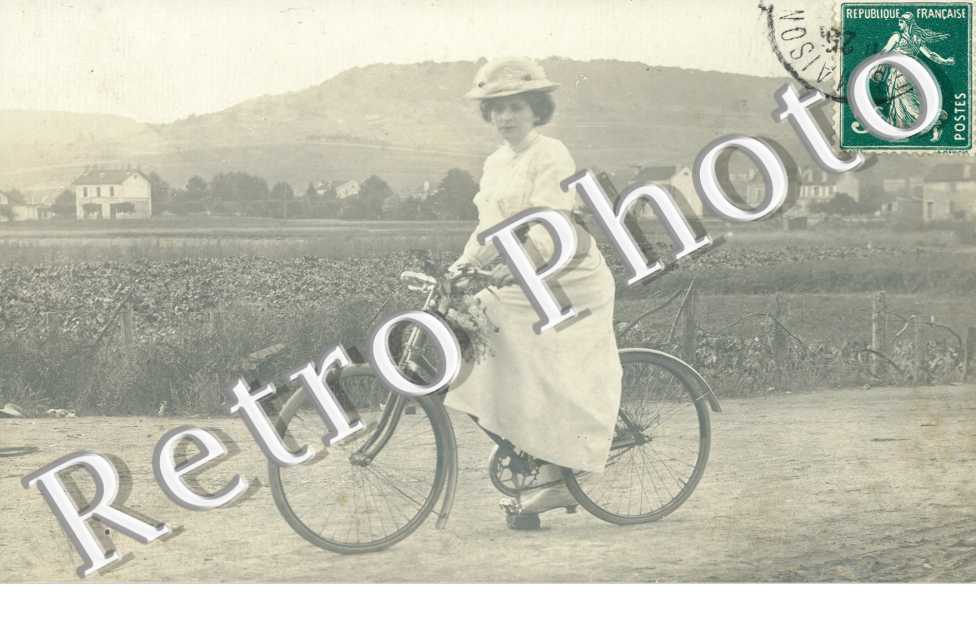 (femme cycliste)