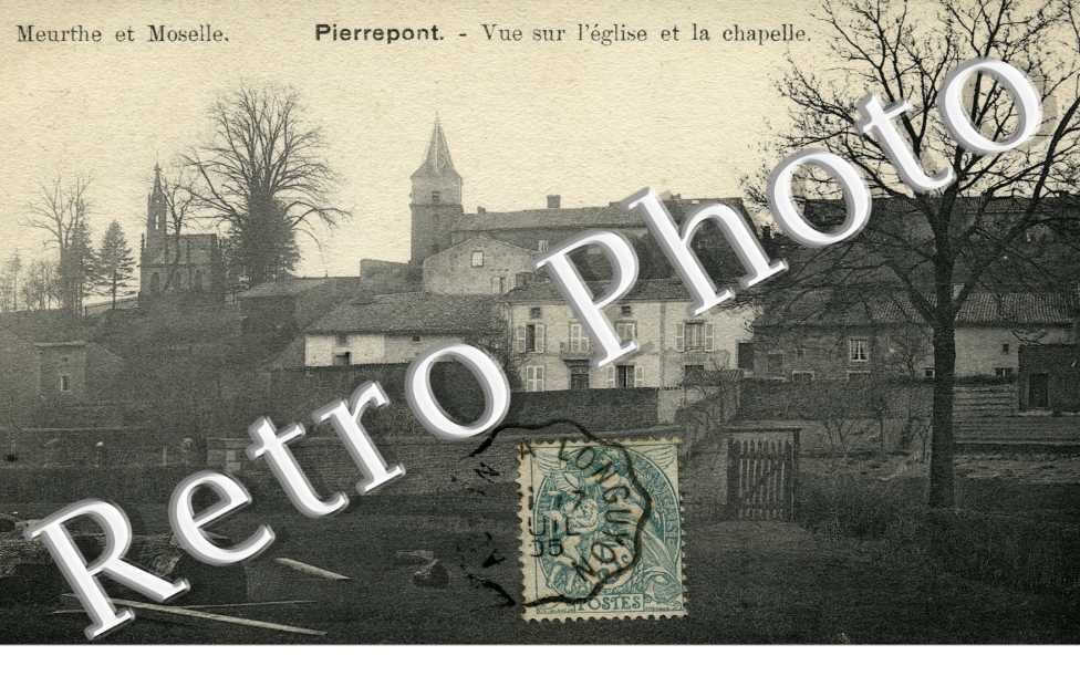 Vue sur l'eglise et la chapelle