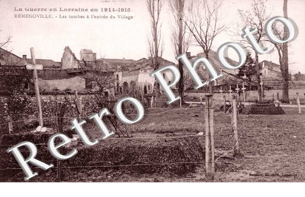 Les Tombes a l'entree du Village