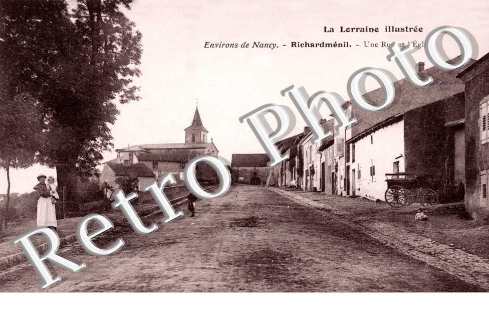 Une Rue et l'Eglise