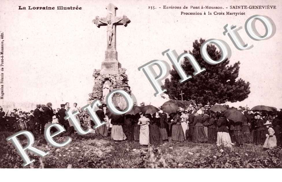 Procession a la Croix Martyriot
