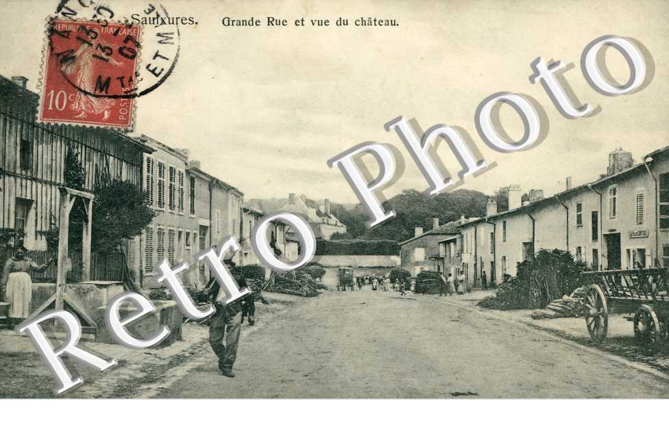 Grande Rue et vue du chateau