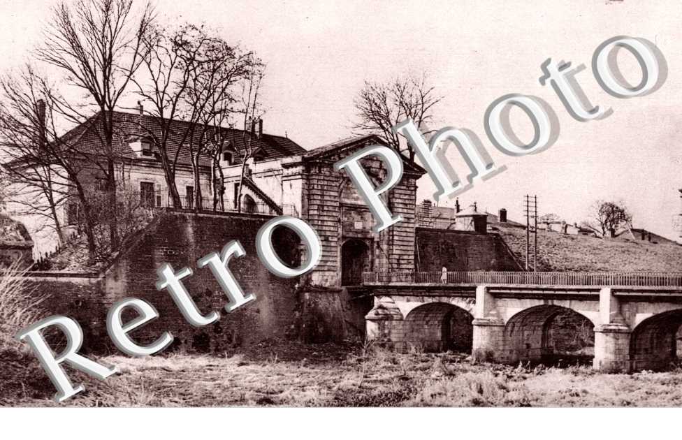 Une Porte de la Ville