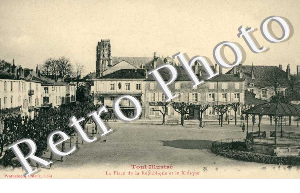 Place de la Republique et le Kiosque
