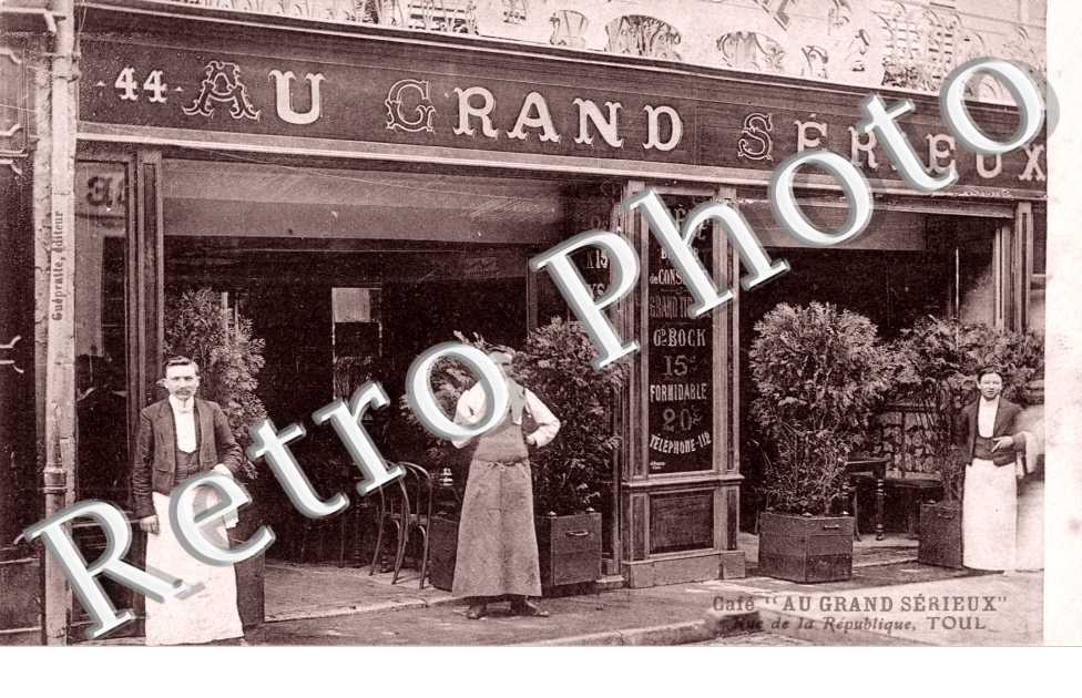 Cafe "Au grand serieux" rue de la Republique