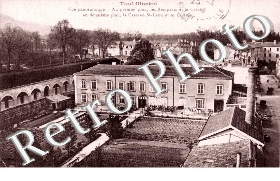 Vue panoramique - les remparts et la Creche