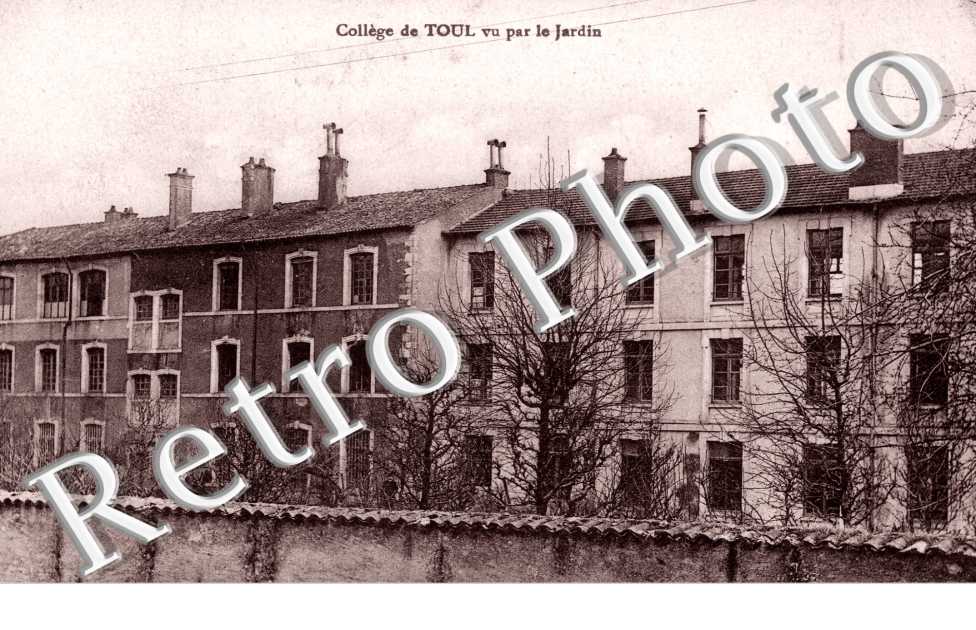 College, vu par le Jardin