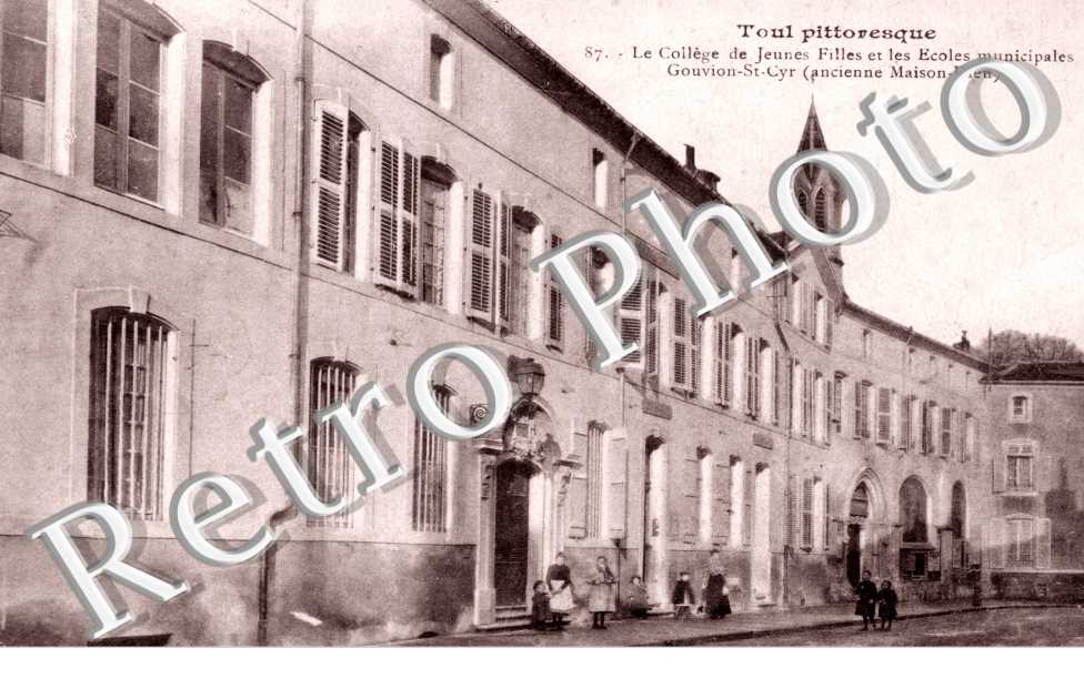 le College de Jeunes Filles et les Ecoles Municipales