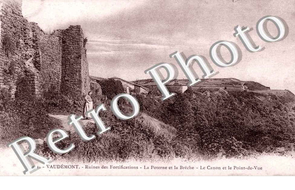 Ruines des fortifications - La poterne et la breche - Le canon et le pont de vue